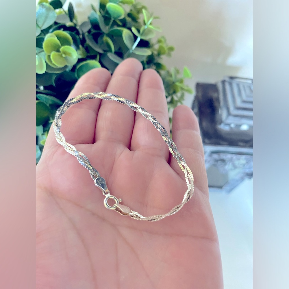 Vintage woven Milor Italy 925 sterling silver bracelet 7” Length Diamond cut